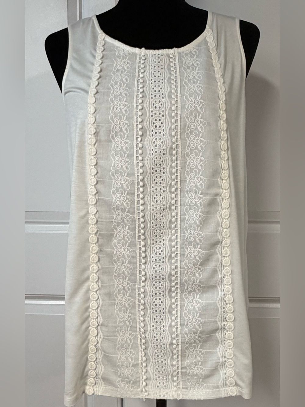 Skies Are Blue Cream Woven Lace Front Tank Top